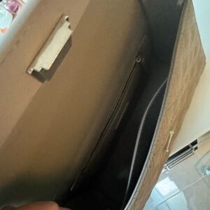 Tory Burch convertible bag. Beige color with chain. Perfect condition